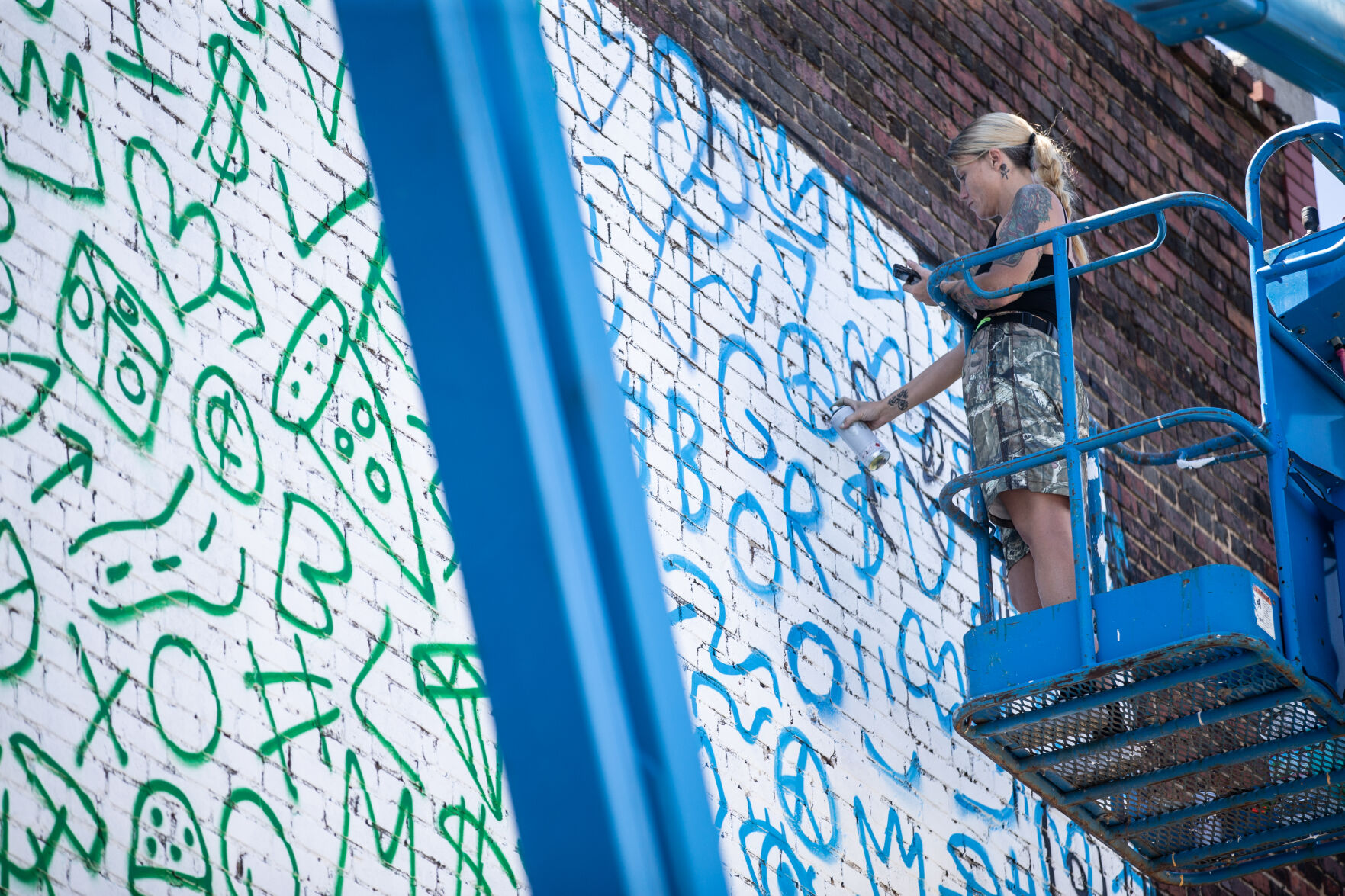 090520-gnr-nws-mural